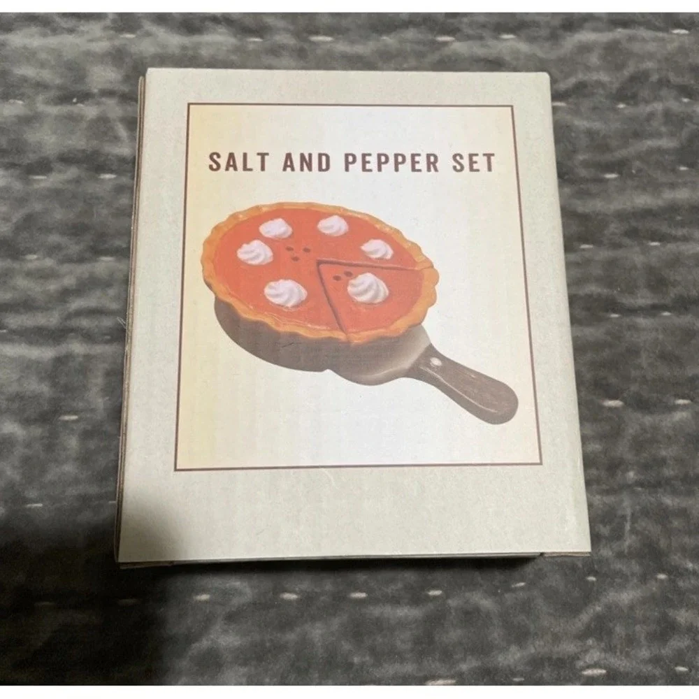 Cracker Barrel Pumpkin Pie Salt And Pepper Shaker 2026 Thanksgiving Fall NIB